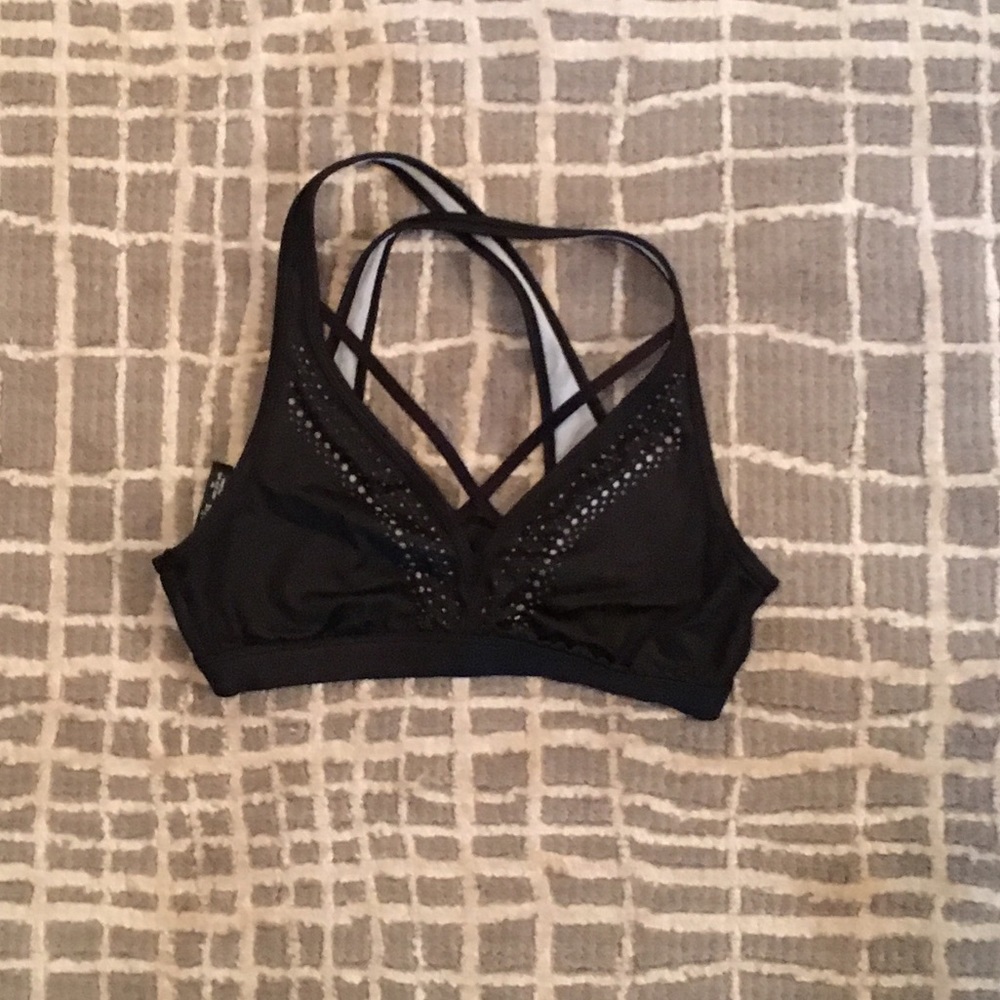 Victoria Sport Strappy Min Support sports bra M